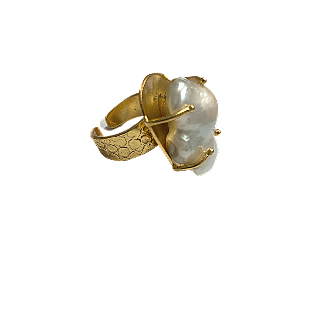 Akina Baroque Pearl Ring