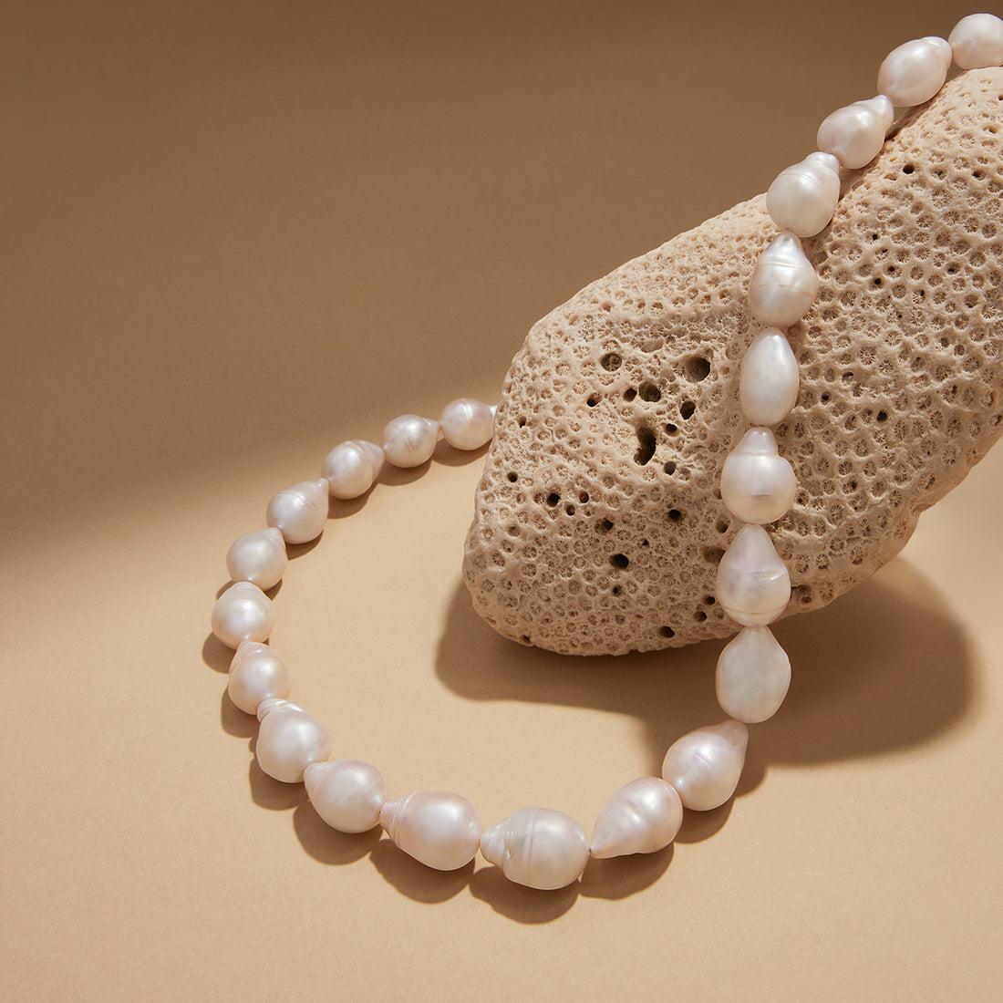Elina Pearl Necklace