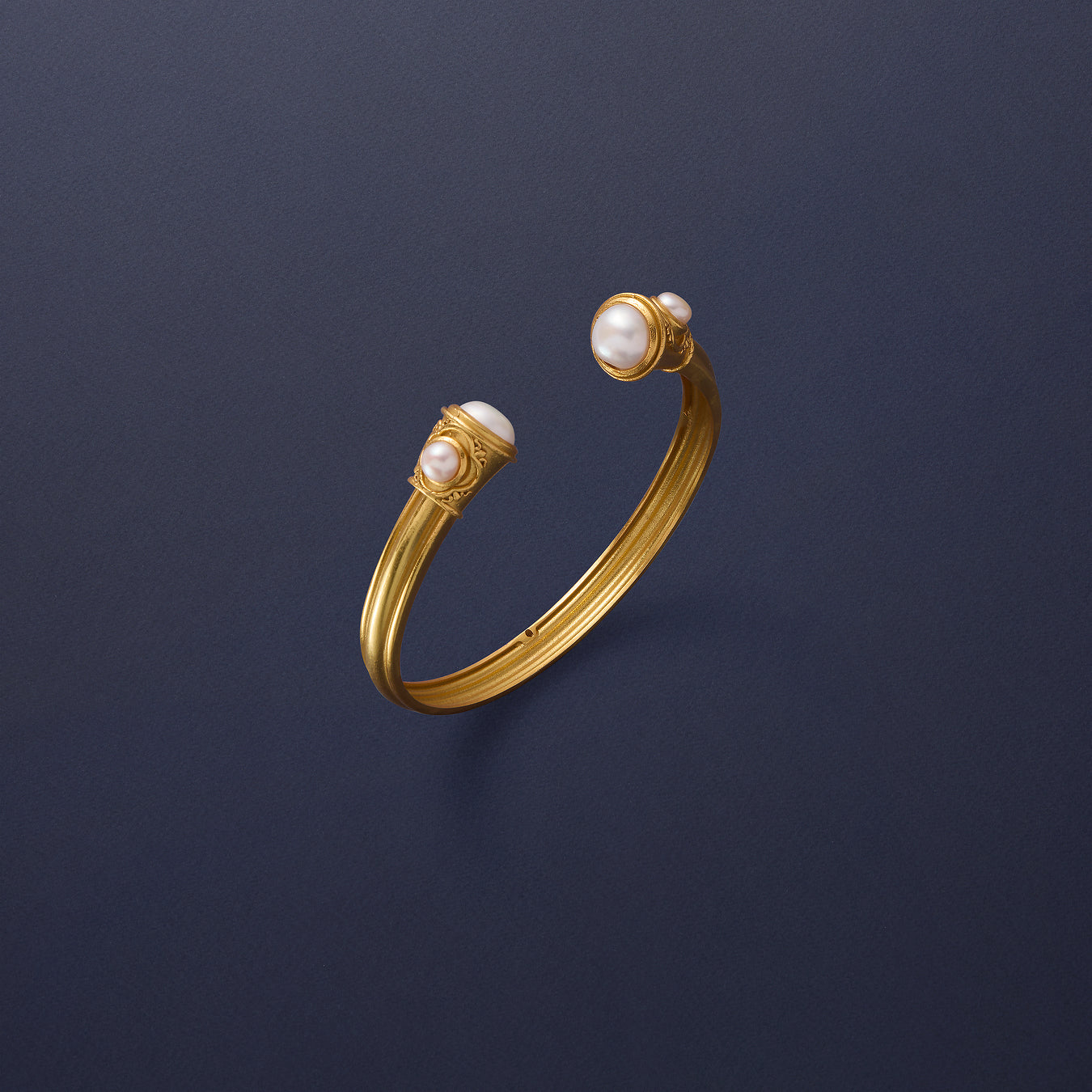 Lumière Pearl Cuff
