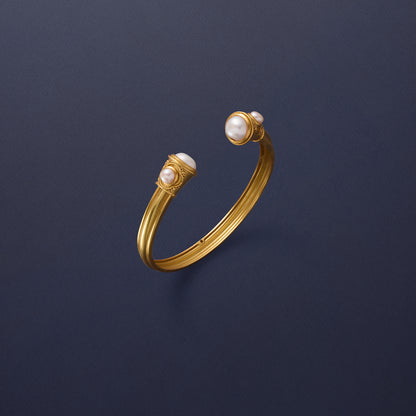 Lumière Pearl Cuff