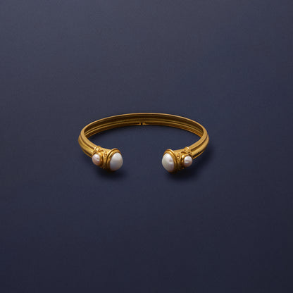 Lumière Pearl Cuff