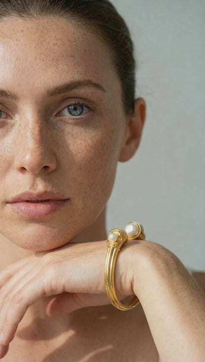 Lumière Pearl Cuff