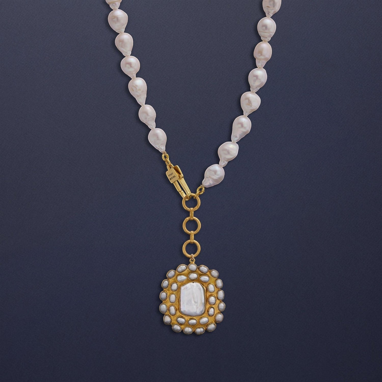 Tania Claire Australia Palais Lumière Necklace with baroque freshwater pearls and gold-plated pendant.