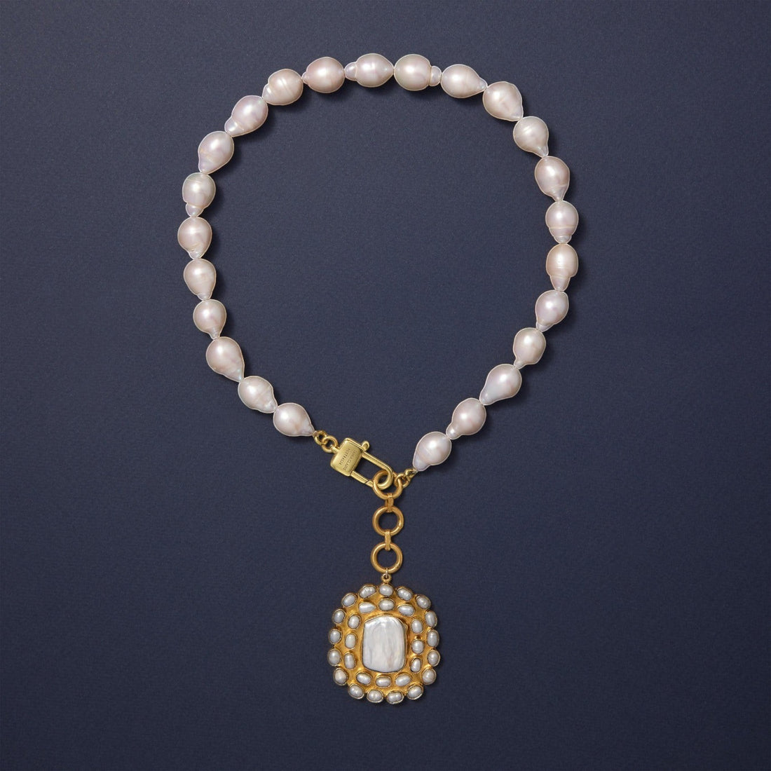 Tania Claire Australia Palais Lumière necklace with baroque freshwater pearls and gold-plated pendant.