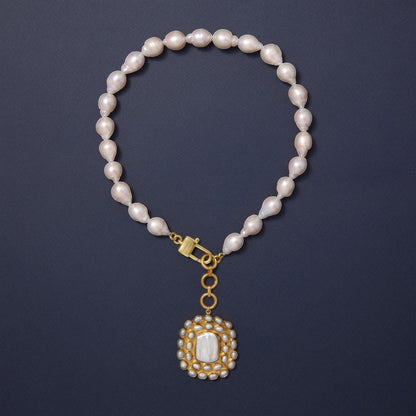 Tania Claire Australia Palais Lumière necklace with baroque freshwater pearls and gold-plated pendant.