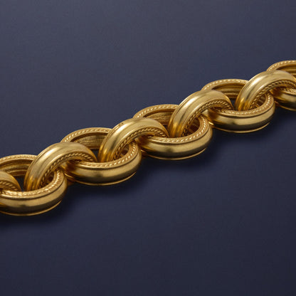 Tania Claire Australia Versailles gold link bracelet with textured and smooth interlocking rings, lobster clasp closure.